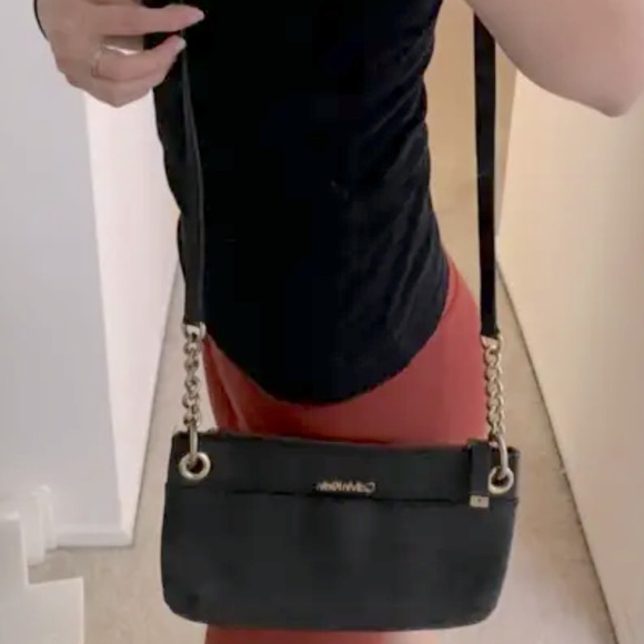 Calvin Klein Saffiano envelope crossbody bag in black - Picture 7 of 8